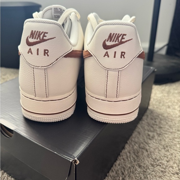 Nike Air Force 1 Ivory Saddle Brown - Picture 4 of 5